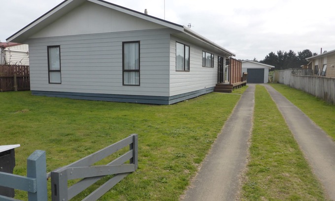 Waitarere Beach House | Serene Waitarere Beach Escape with Oceanfront Amenities