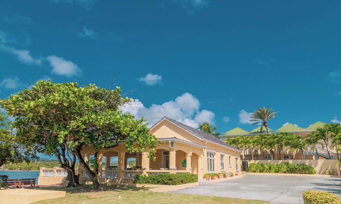 Mamora Bay Villa | Experience Paradise in an Oceanfront Villa for All