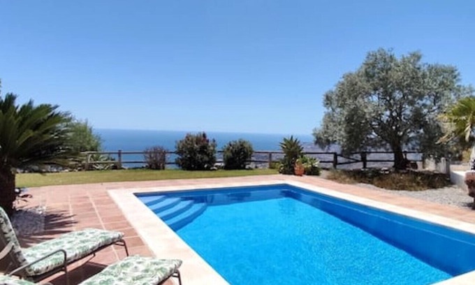 Salobrena Villa | Experience Breathtaking Seaviews and Relaxing Sunsets