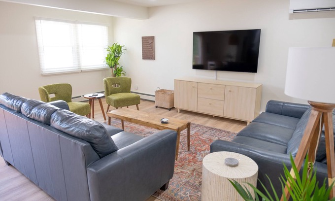 Wallkill House | Unwind at a Gorgeous Waterfront Retreat near New Paltz