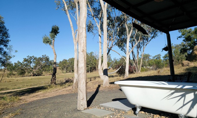 Frog Rock Cabin | Enchanting Sunrise Cabin on 25 Acres Near Mudgee Wineries