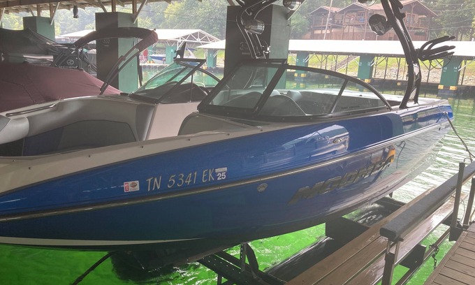 Byrdstown Boat Rental | Experience Wakeboarding Fun with Expert Guidance