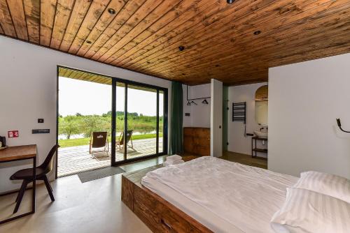 Anyksciai House | Explore Wakepond: Oceanfront Retreat with Private Beach