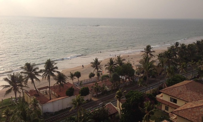 Mount Lavinia Apartment | Wake Up to Ocean Views in a Modern Air-Conditioned Apartment