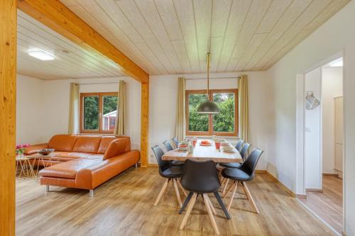 Kirchheim House | Relaxing Retreat: Waldblick with Private Sauna Awaits