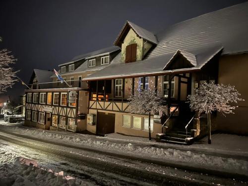 Landau Hotel | Cozy Waldecker Taverne: Pet-Friendly with Top-Rated Dining