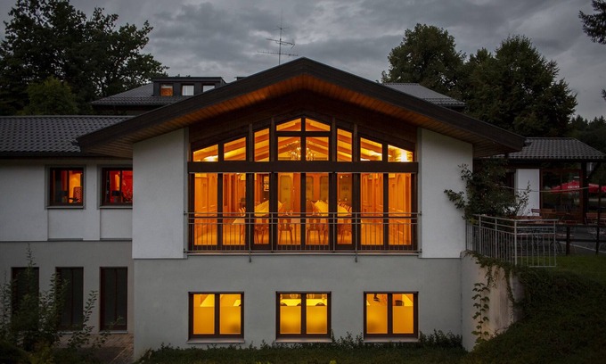 Schernfeld Hotel | Eco-Friendly Waldgasthof Geländer - Guest Rated 9/10!
