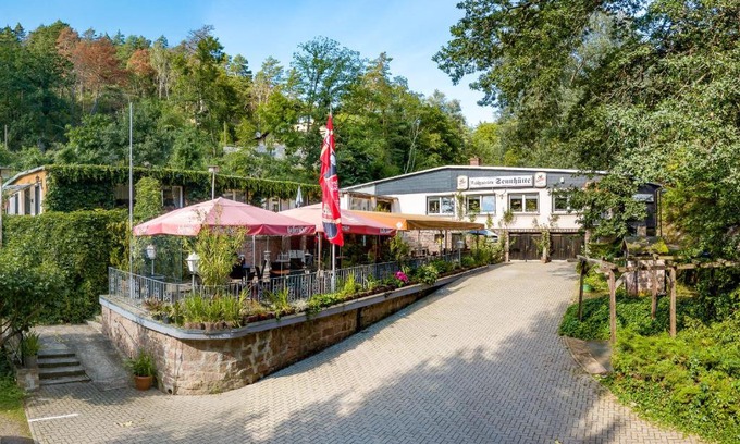 Bad Frankenhausen/Kyffhauser Hotel | Welcoming Waldgaststätte Sennhütte: Pet Friendly Getaway