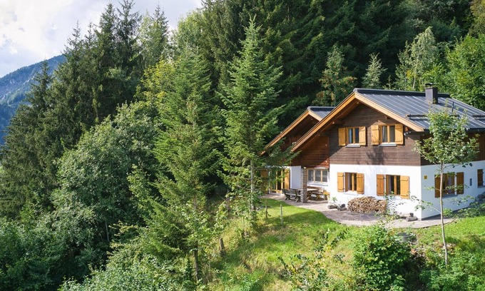 Buerserberg Apartment | Welcoming Waldhütte Panorama Tschengla - Family-Friendly Stay