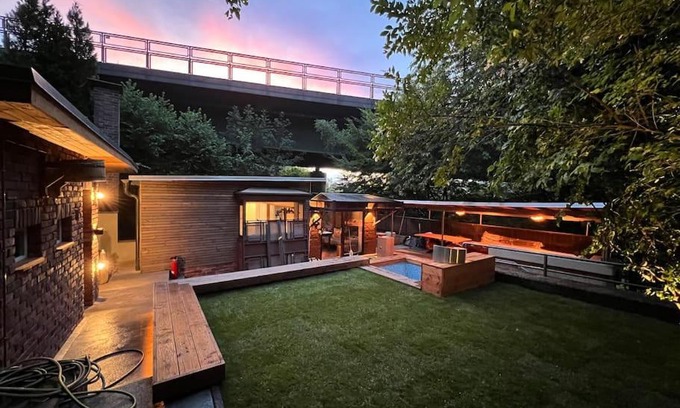Gemarkung Vohwinkel Villa | Relax at Waldhaus with Sauna, Pool & Pet-Friendly Options