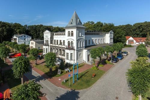 Seeheilbad Graal-Muritz Hotel | Discover Waldhotel: Highly Rated Stay with Family Amenities