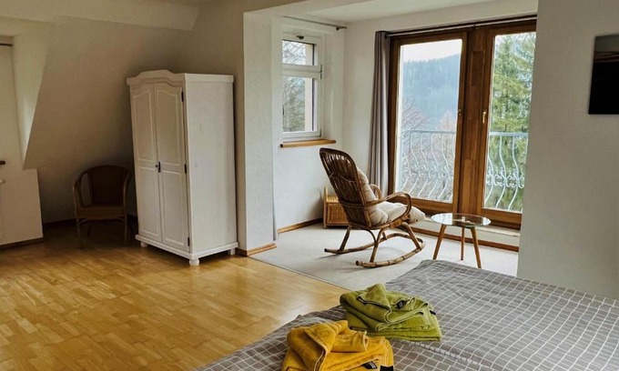 Reinhardtsdorf-Schoena House | Discover Waldhufenhaus: Family-Friendly Retreat in Schöna