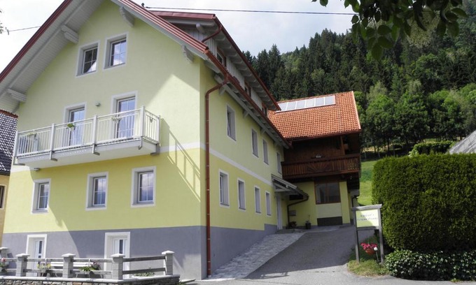 Watschig Apartment | Waldner's Ferienwohnung: Pet-Friendly & Wheelchair Accessible