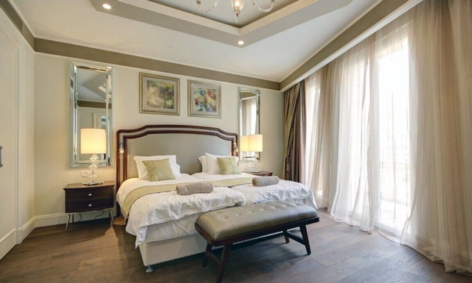 Jerusalem City Centre Apartment | Experience the Waldorf Astoria King Suite with Balcony