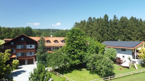 Bad Griesbach im Rottal Hotel | Discover Waldpension Jägerstüberl: Pet-Friendly Retreat