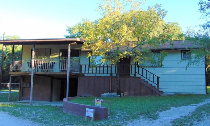 Concan Cabin | Walk 2 River & Entertainment & Hippie Chicks, River Road, Heart of Concan!