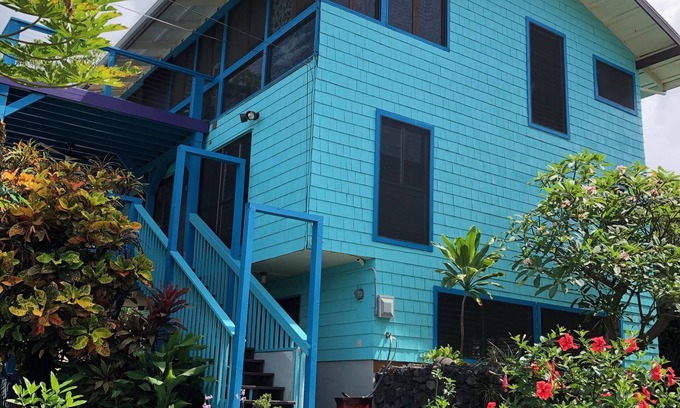 Honaunau-Napoopoo House | Explore Oceanfront Bliss: Steps from Kealakekua Bay