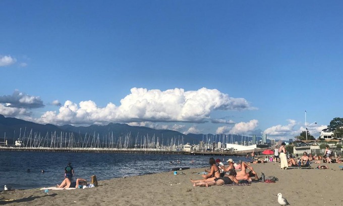 Kitsilano House | Ideal Location in Kitsilano: Walk to Beach & Relaxing Hot Tub