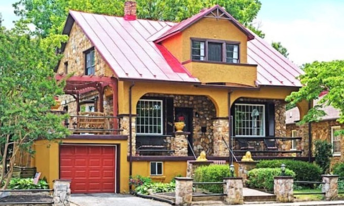 Waynesboro House | Downtown Escape with Game Room, Gym & Fire Pit Access!