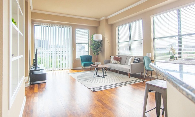 Cityplace Apartment | Walk Everywhere! 1BR Uptown Corner Unit | Gym+Pool