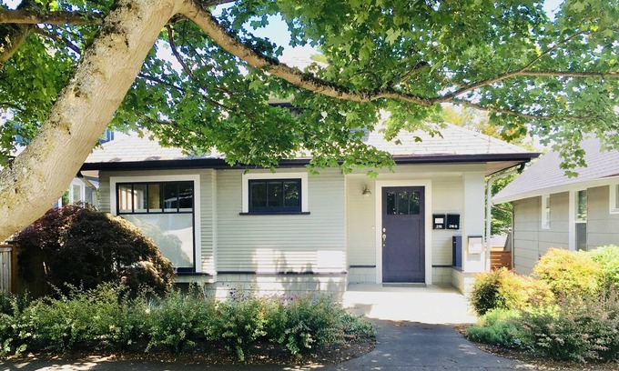 Queen Anne House | Convenient Family Getaway with Spa and Hot Tub Access