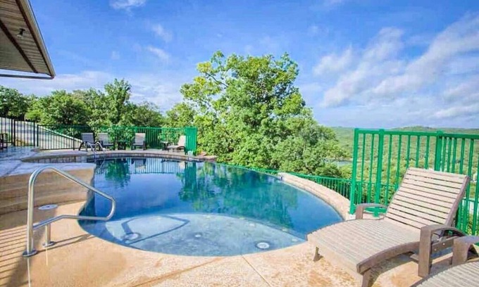 Indian Point Condo | Walk in condo at The Cliffs Resort! Near SDC!
