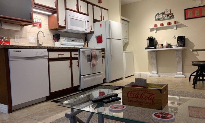 Table Rock Condo | Delightful Coca Cola-Themed King Room with Free Wi-Fi