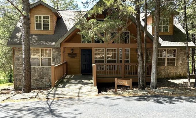 Branson West House | Experience Rustic Comfort at Walk-in! Lodge #1 StoneBridge
