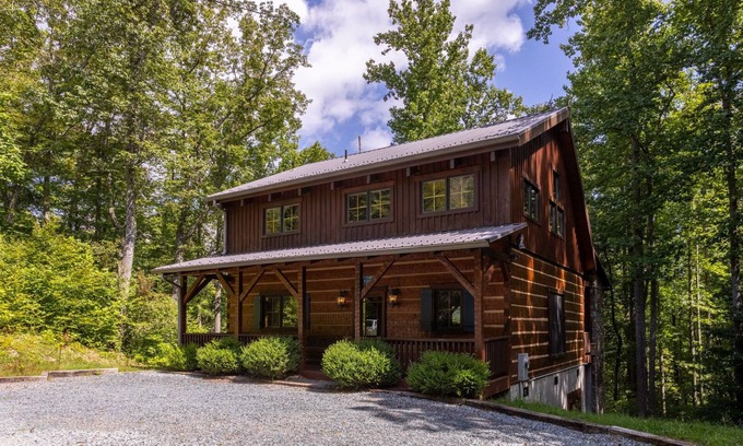 Boone Cabin | Discover Walk in the Clouds: Rustic Cabin with Hot Tub
