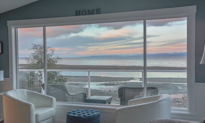 Regional District of Nanaimo House | Idyllic Oceanfront Home in Qualicum Beach with Hot Tub
