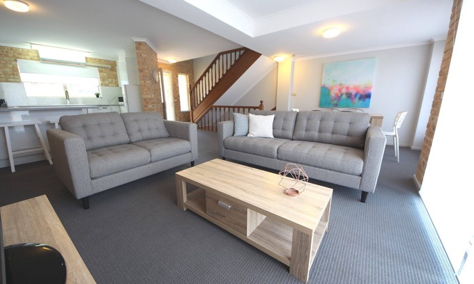 South West Rocks Apartment | Beachside Escape: Family-Friendly Hotel with Pool & Amenities