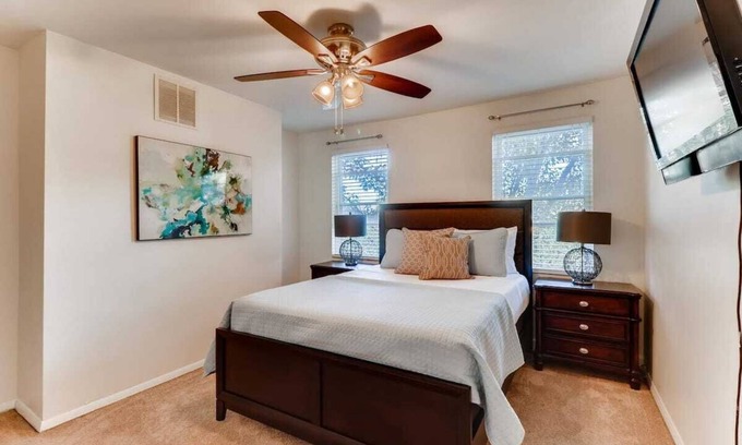 Downtown Baltimore House | Top-Rated Hotel with Comfy Beds & Convenient Amenities