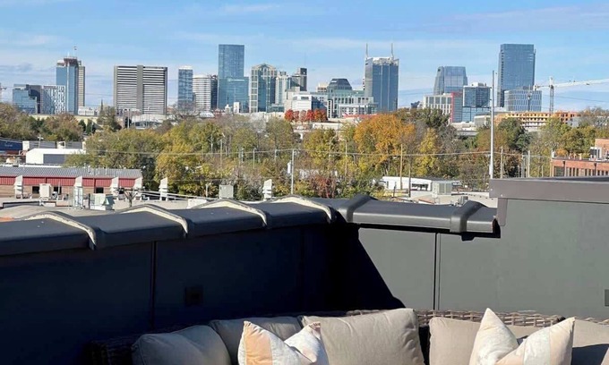 Eighth Avenue House | Skyline Rooftop Retreat: 9.8 Rated Home Near Downtown