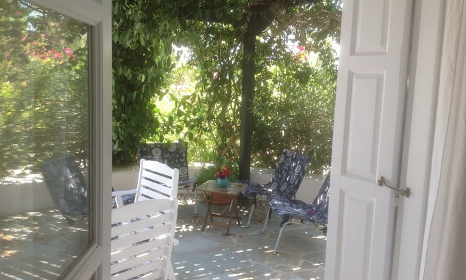 Kastraki Villa | Relaxing Retreat Near Alyko Beach with Beautiful Gardens