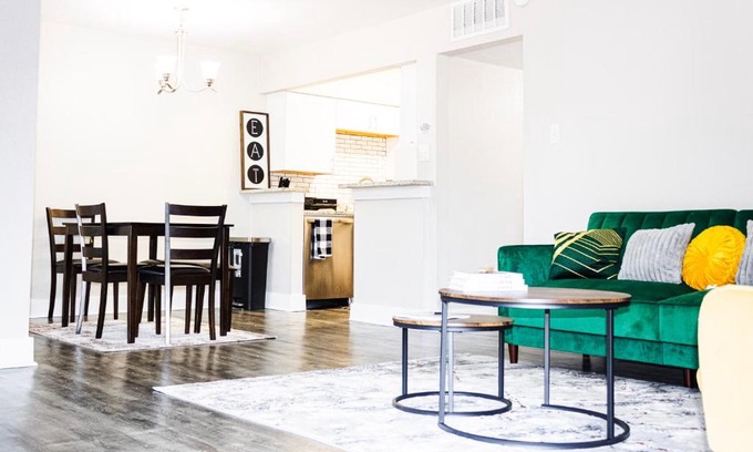 Arlington Apartment | Ideal Stay Near AT&T Stadium & Globe Life Park