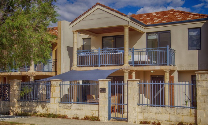 Wannanup House | Unwind Near Avalon Bay with Oceanfront Amenities