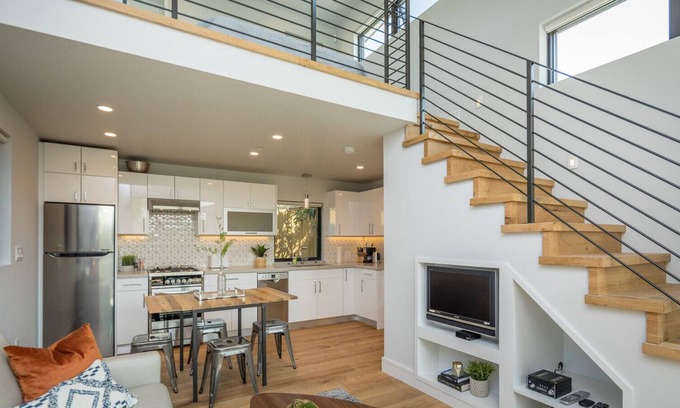 Millbrae House | Walk to BART or Caltrain! Modern 1BR