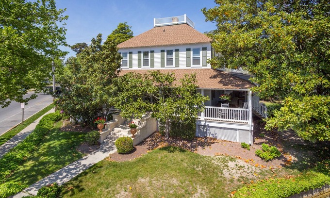 Rehoboth Beach House | Explore Downtown Rehoboth Beach: 7 Suites Steps to Ocean