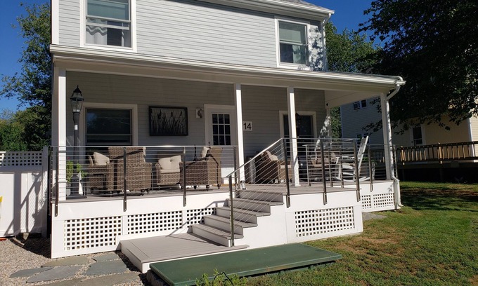 Jamestown Shores House | Cozy Oceanfront Retreat - Walk to Beach with Spa Access