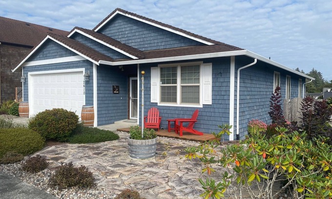 Long Beach House | Seaside Retreat: Steps to Beach, Trails & Golf Course