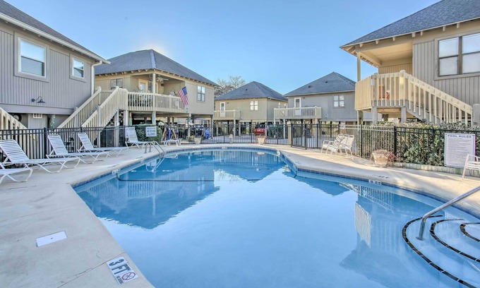 Myrtle Beach Cottage | Pet-Friendly Coastal Cottage Steps from the Beach