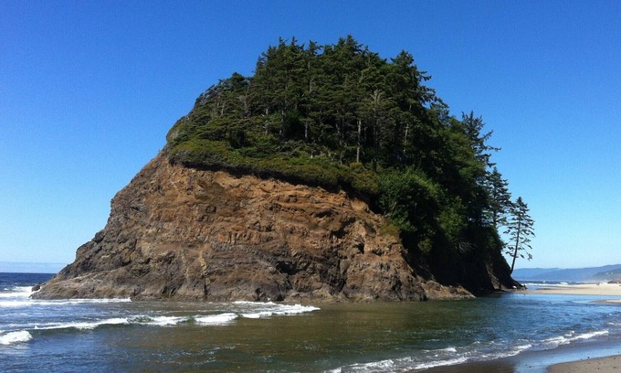 Neskowin House | Brigadune in Neskowin: Oceanfront Bliss Awaits You!