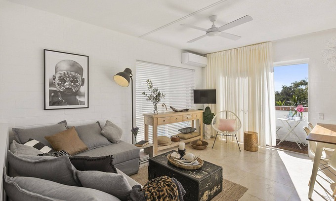 Point Lookout Apartment | Beachside One-Bedroom Unit with Pool and Air Conditioning
