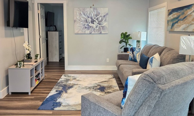 Buckroe Beach Cottage | Inviting Hampton Home with Grill - Steps from the Beach!