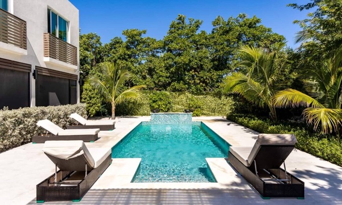 Grace Bay House | Beachside Retreat: Pristine 2BR with Pool & Ocean Views