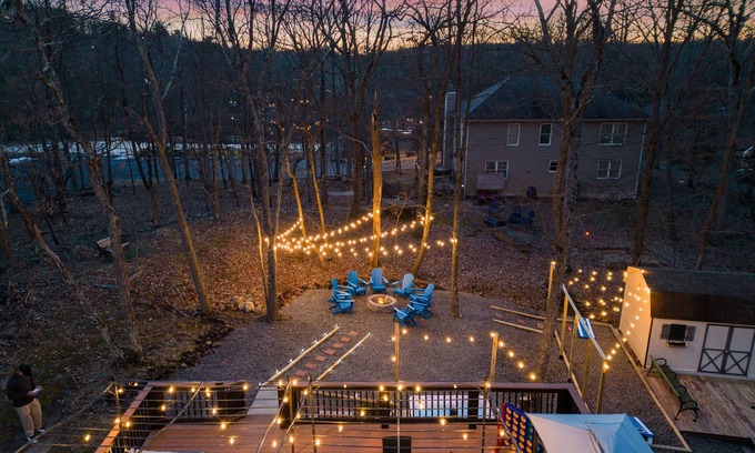 East Stroudsburg House | Beachside Retreat with Hot Tub and Game Room Awaits You