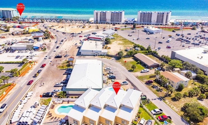 El Centro Beach House | Beachside Oasis: Sleeps 12 with Pool & Ocean View!