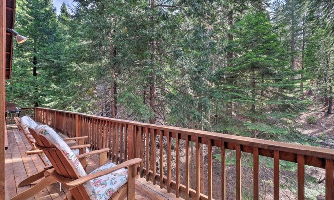 Arnold House | Cozy Dorrington Cabin Near Big Trees State Park