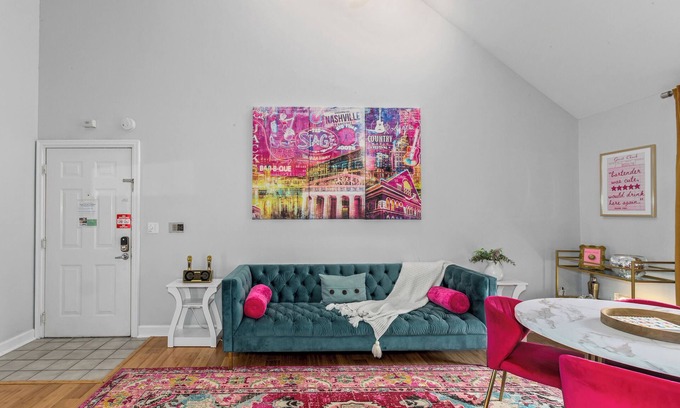 Rutledge Hill Condo | Bright Balcony Retreat - Park4Free & Steps to Honkytonks!