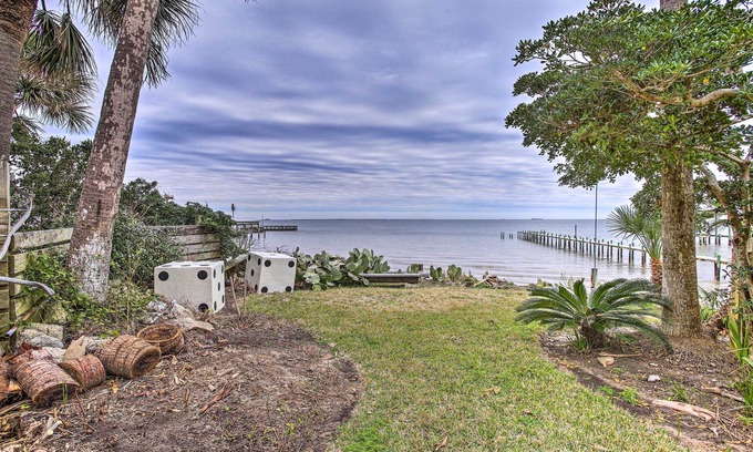 San Leon Villa | Pet-Friendly San Leon Villa with Garden Near the Beach